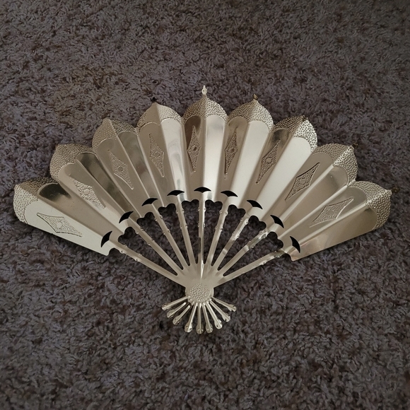 Vintage Pair Decorative Gold Tone Metal Hand Fans Asian Inspired Wall Art Decor - Picture 3 of 9
